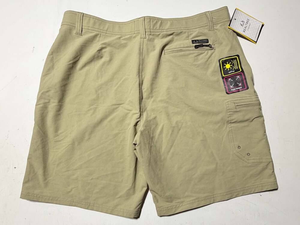 Realtree Fishing Men's Illusion Hybrid Performance Shorts